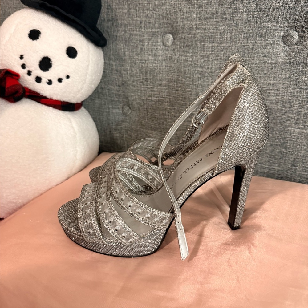 Adrianna Papell woman sandals size 9